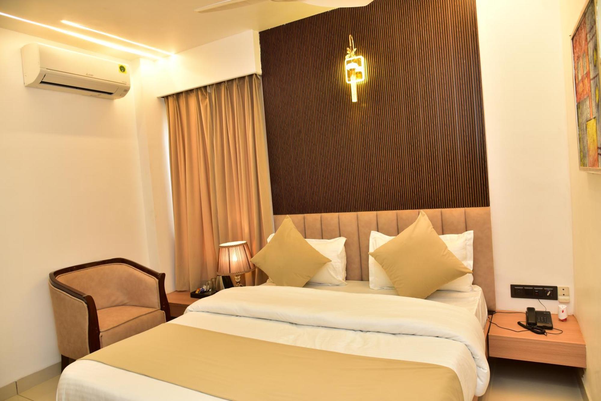 Hotel Divine Peak Pachmarhi Bagian luar foto