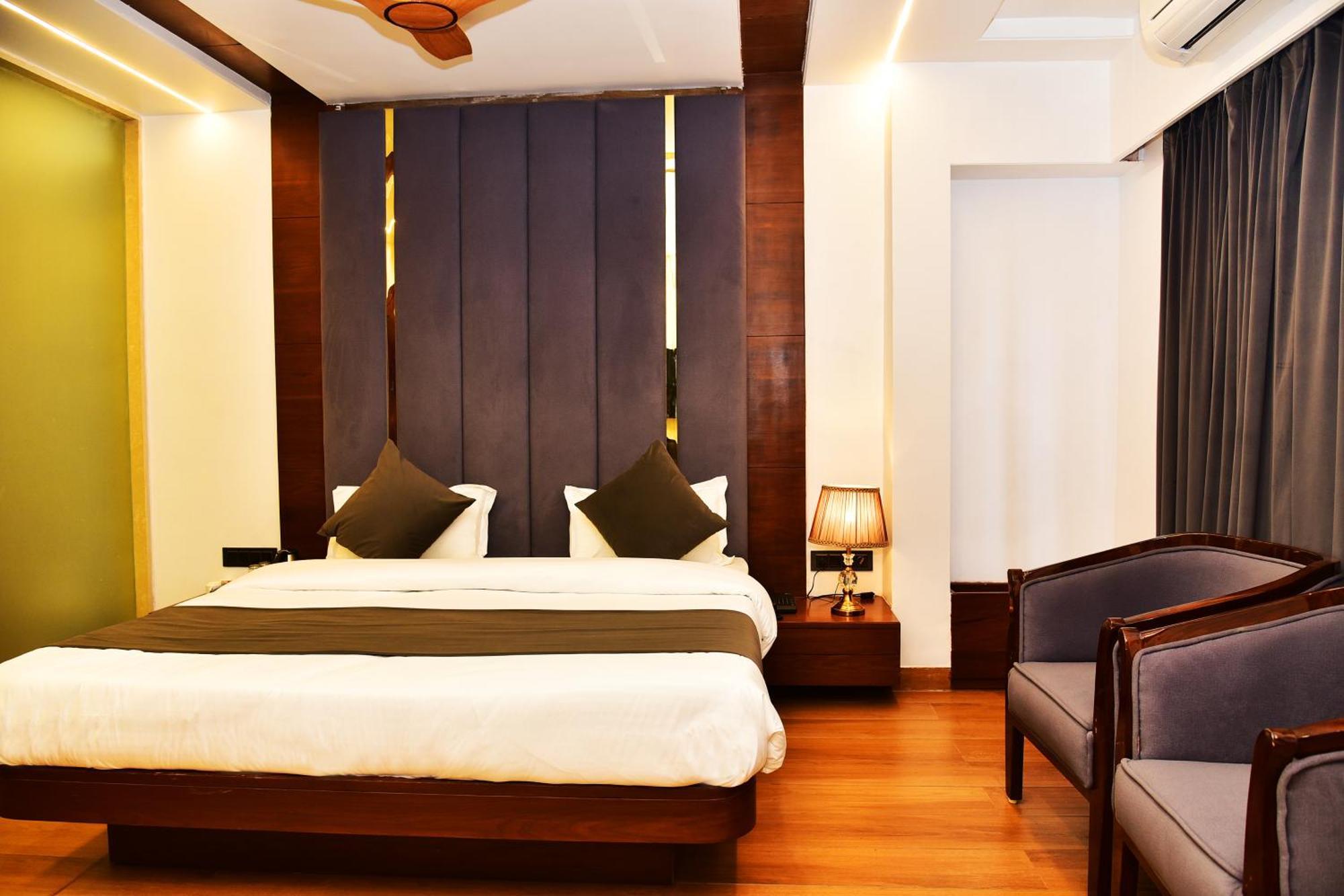 Hotel Divine Peak Pachmarhi Bagian luar foto