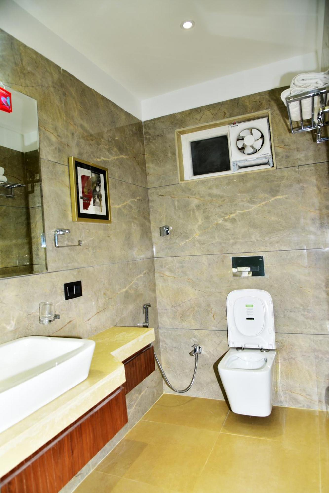 Hotel Divine Peak Pachmarhi Bagian luar foto