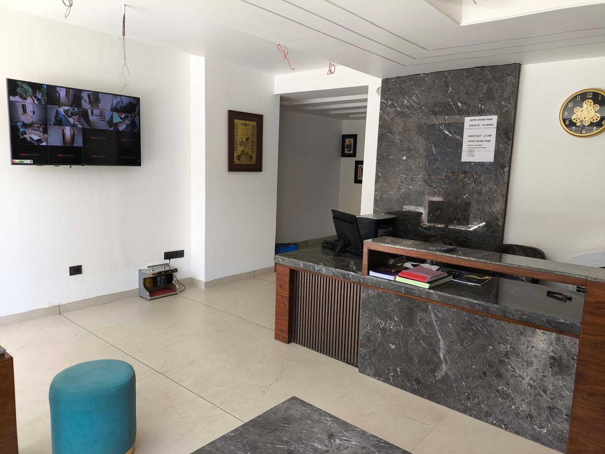 Hotel Divine Peak Pachmarhi Bagian luar foto