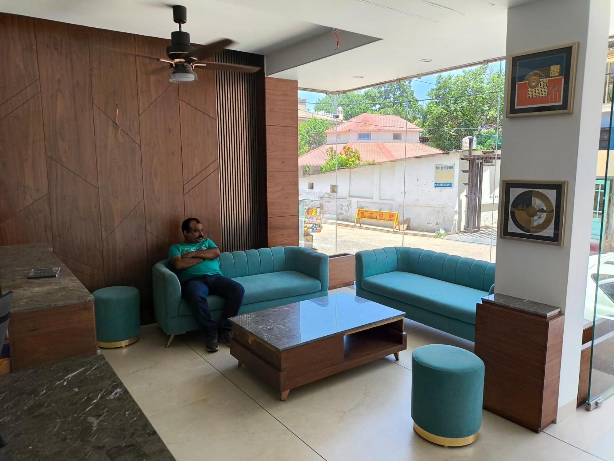 Hotel Divine Peak Pachmarhi Bagian luar foto