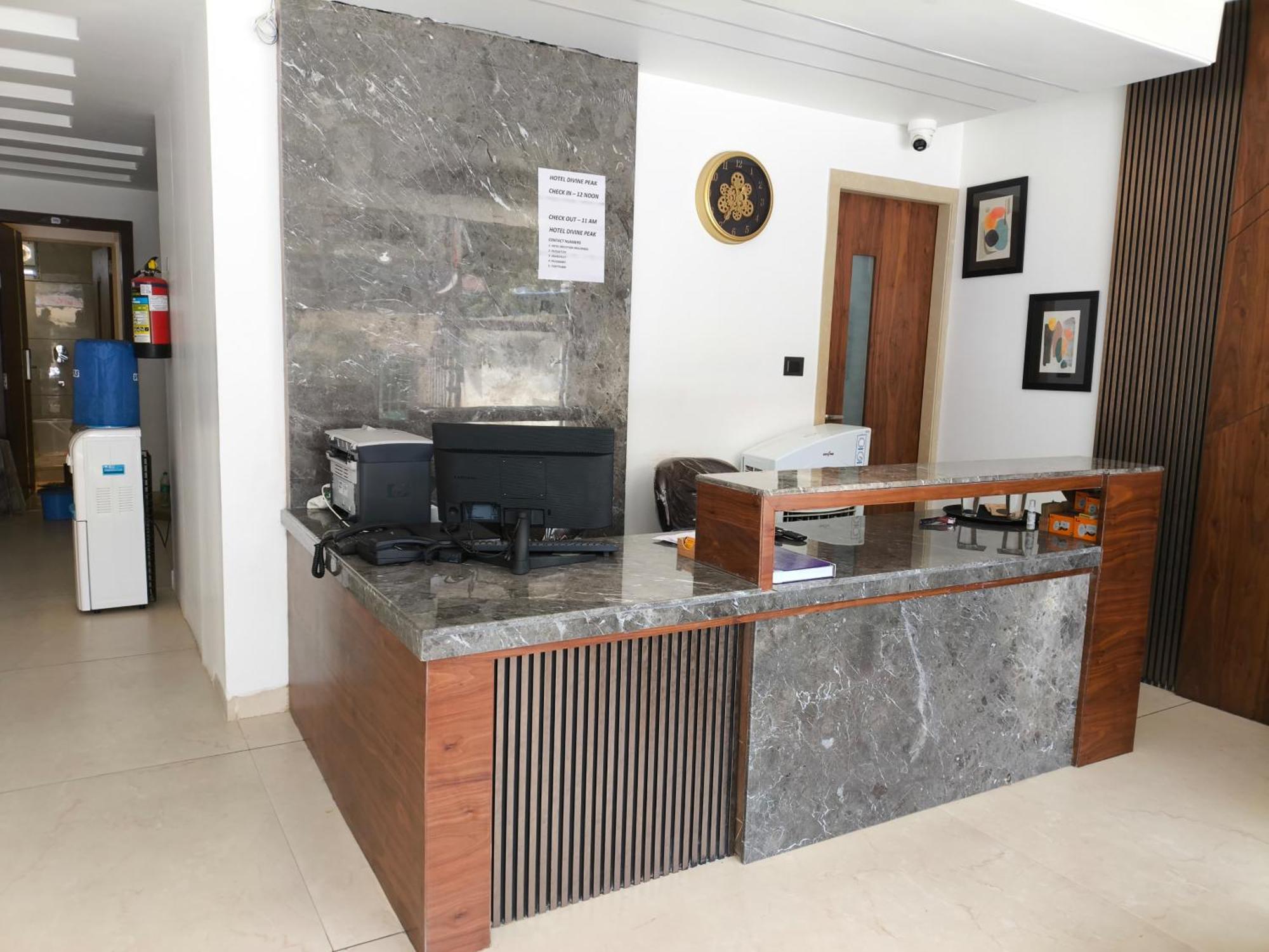 Hotel Divine Peak Pachmarhi Bagian luar foto