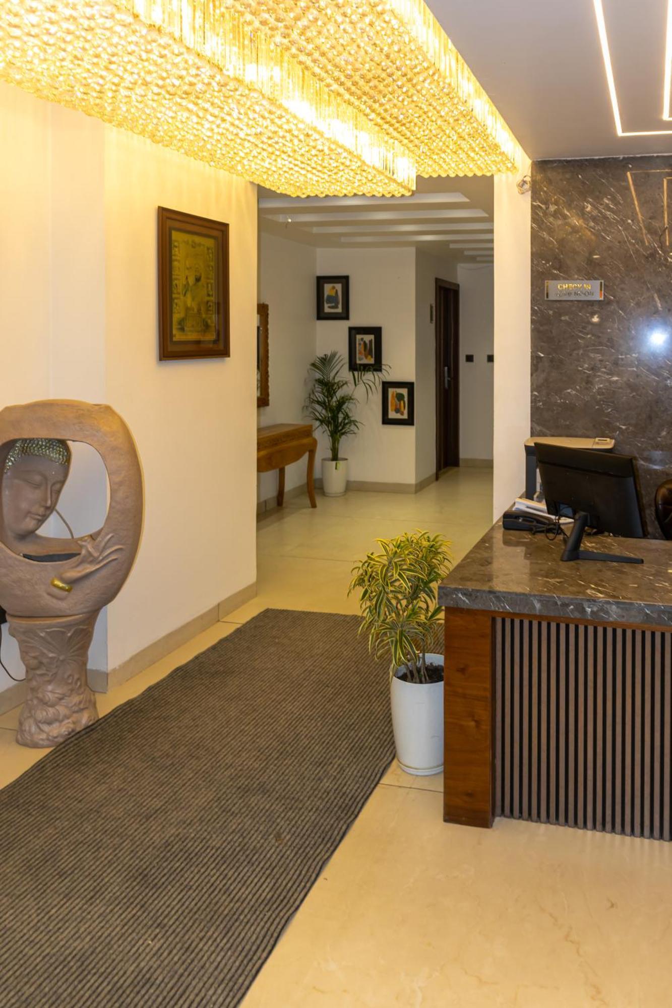 Hotel Divine Peak Pachmarhi Bagian luar foto