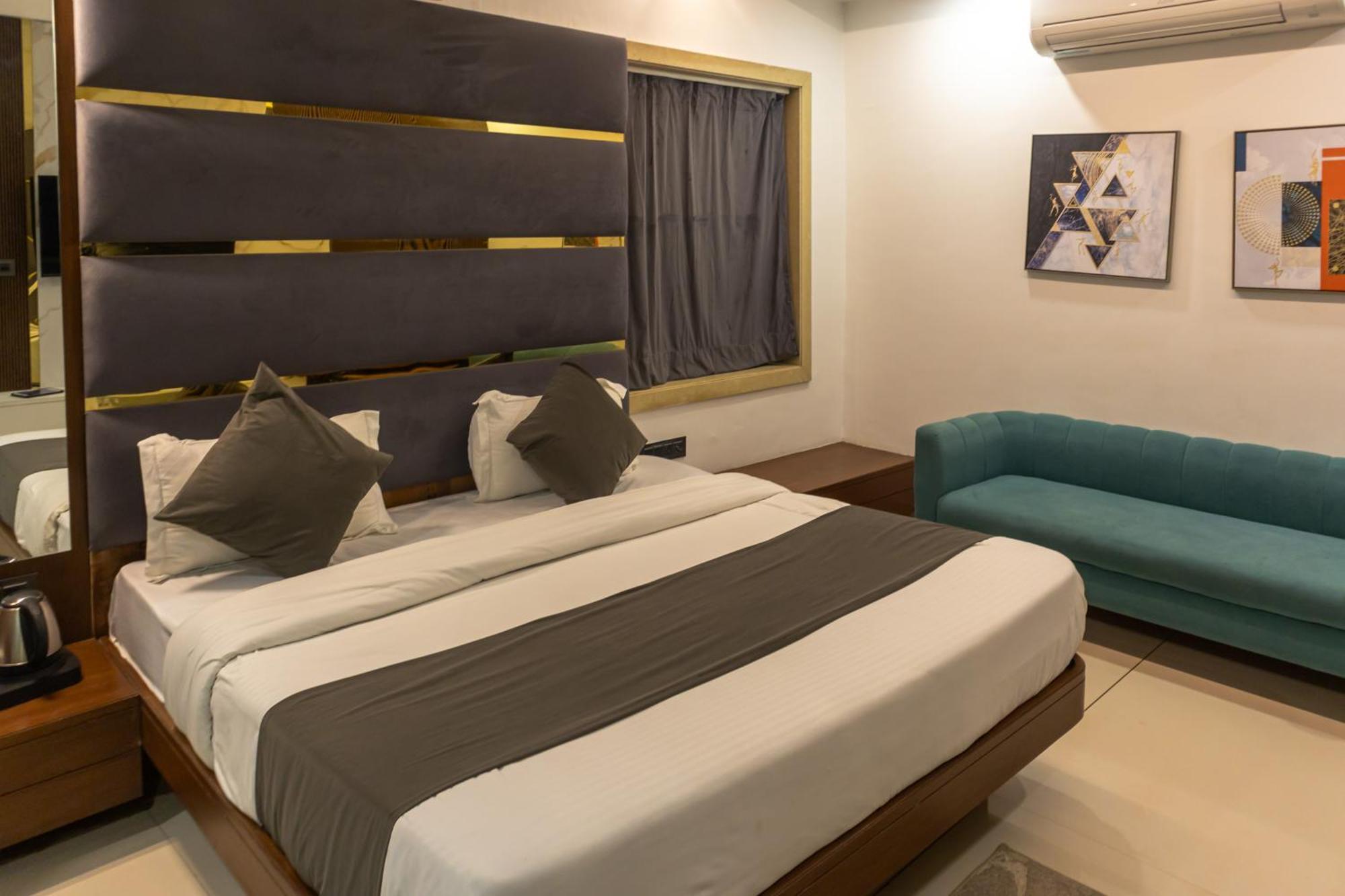 Hotel Divine Peak Pachmarhi Bagian luar foto